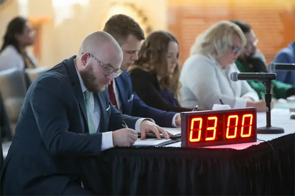 3MT Judges with Clock