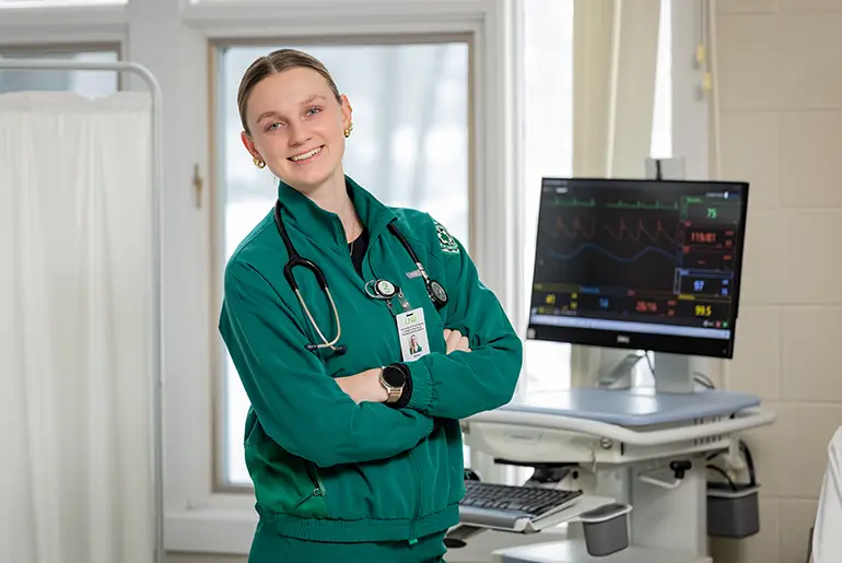 Jenna Koppelsloen working in hospital as UND student