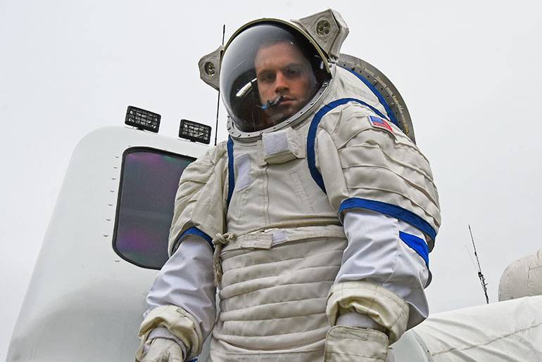 Stefan Tomovic in UND space suit