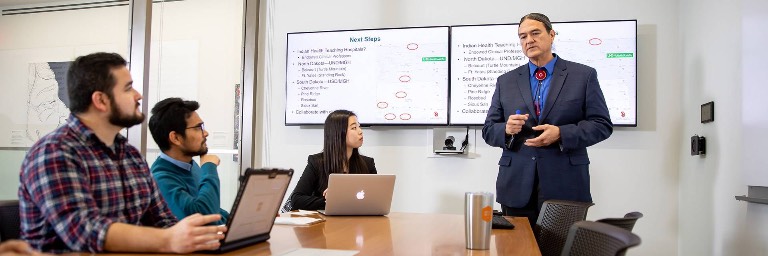 Dr. Warne teaching Indigenous Health students
