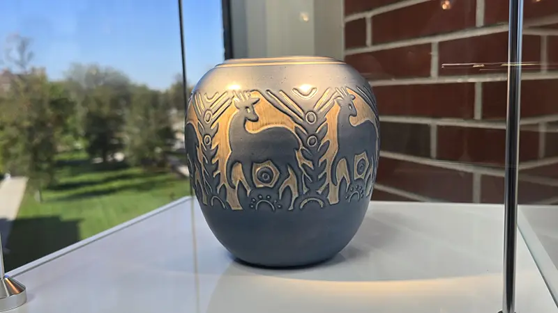 Margaret Kelly Cable blue vase Margaret Kelly Cable blue vase